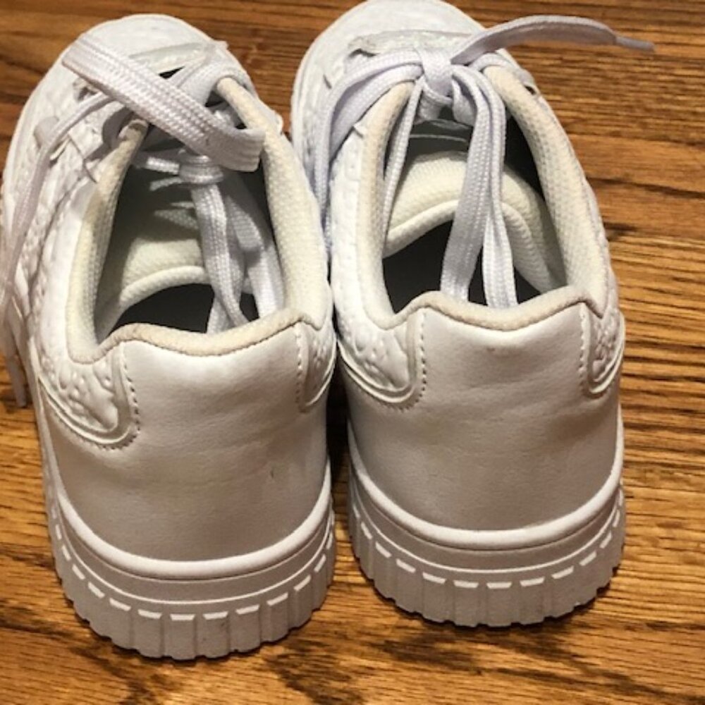 Forever 21 Hello Kitty Sanrio White Sneakers Tennis Shoes Women US 8 - Picture 4 of 6